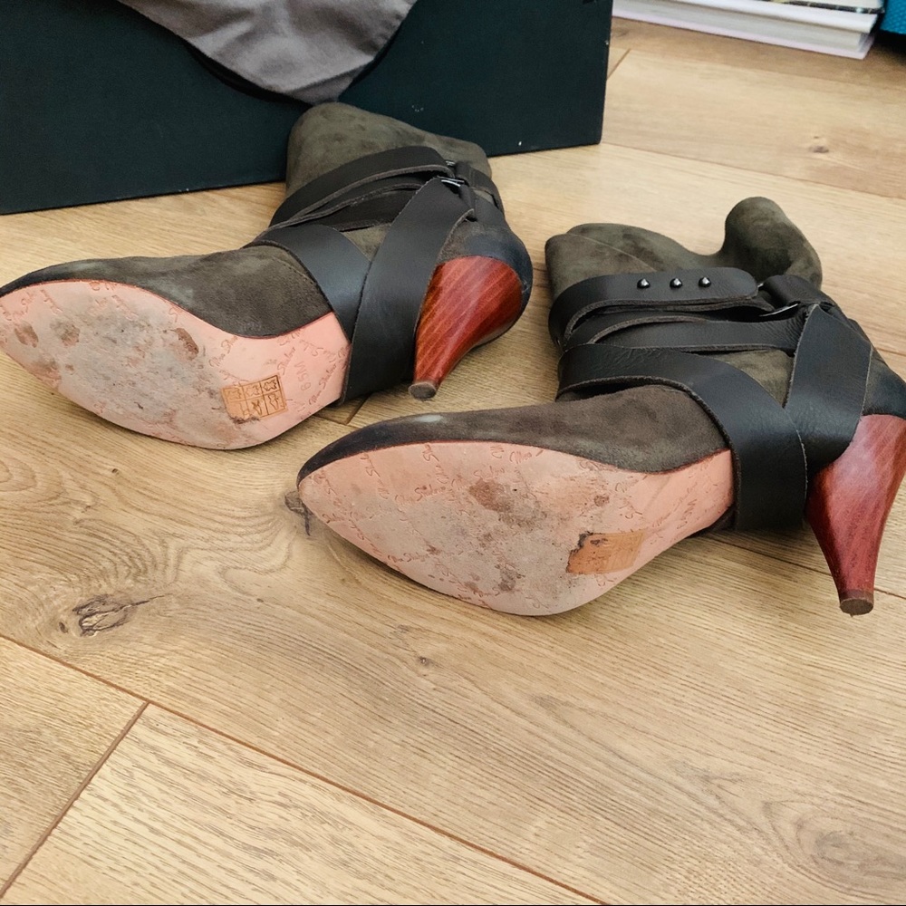 Mea Shadow Boots - Picture 4 of 5